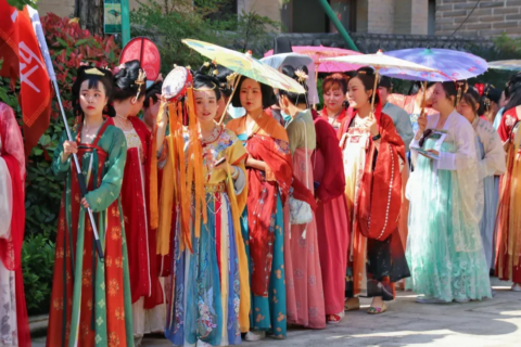 2025“盛世迎華誕·萬人游漢中”漢服嘉年華10月1日啟幕，沉浸式體驗漢韻風華！